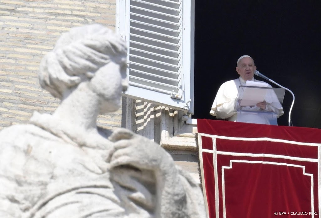 Paus geeft ook niet-geestelijken bevoegdheid afdeling te leiden 