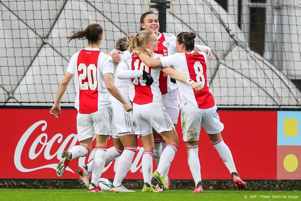 Voetbalsters Ajax naar finale bekertoernooi