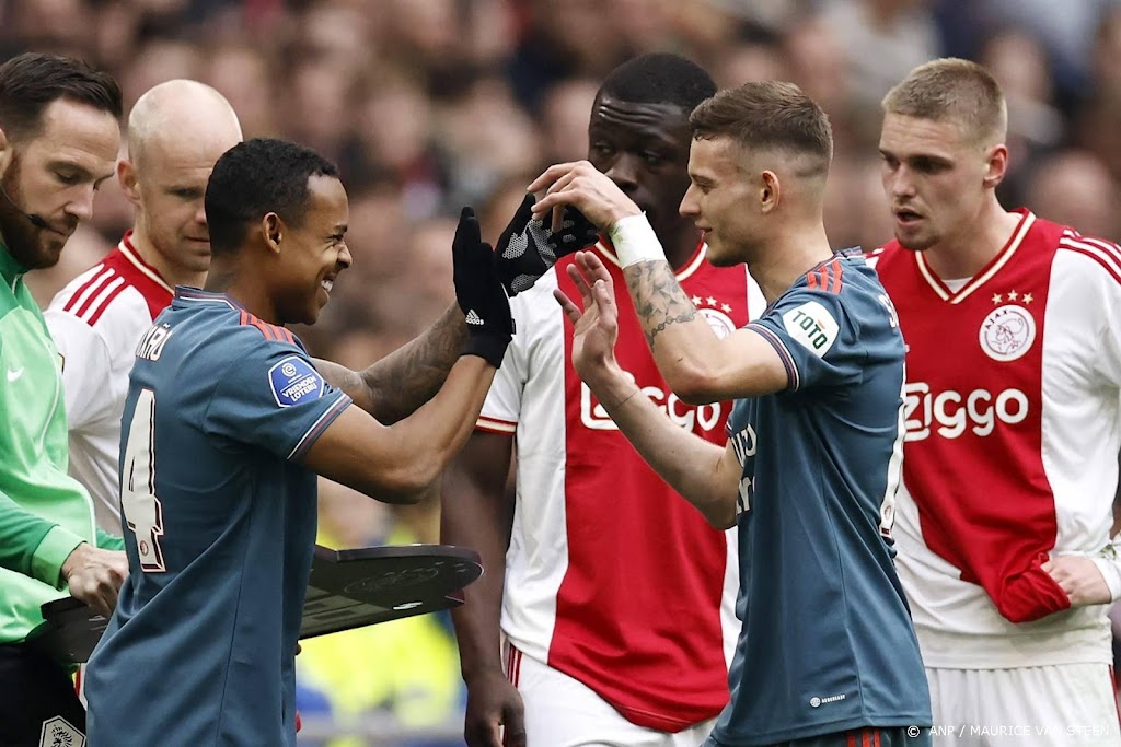 Feyenoord verstevigt koppositie met zege op Ajax