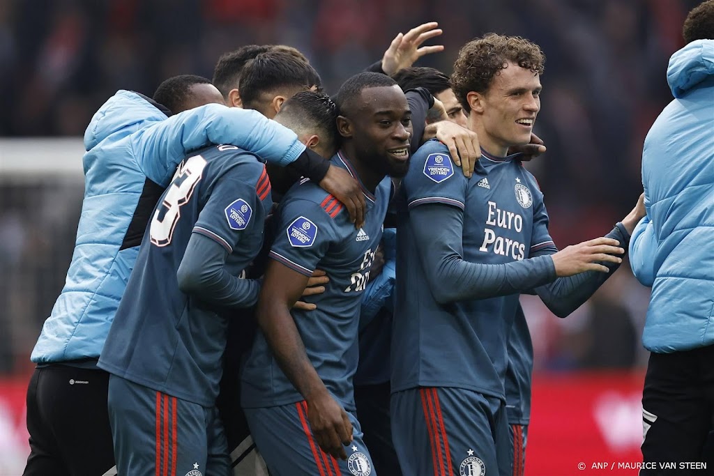 Feyenoord verslaat Ajax en staat riant aan kop in Eredivisie