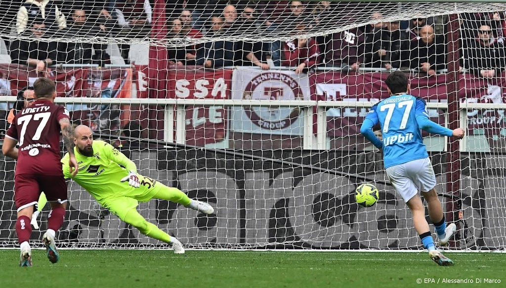 Napoli op kampioenskoers met 4-0-zege bij Torino