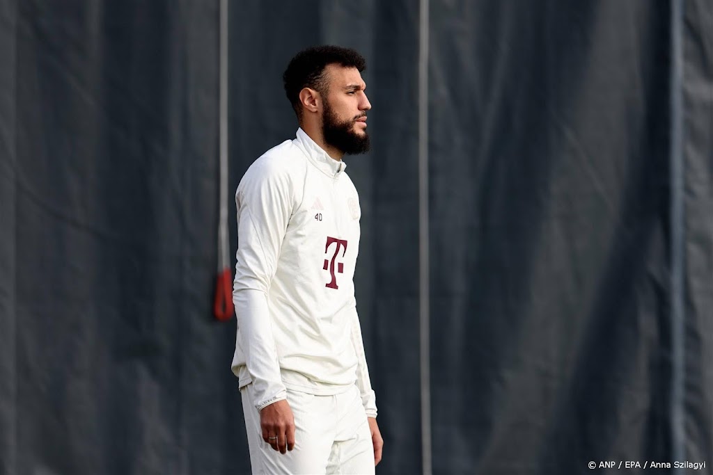 Mazraoui hervat na spierscheuring training bij Bayern München