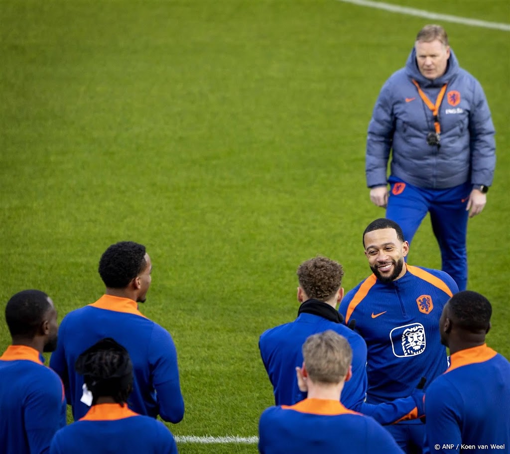 Oranje traint met fitte selectie voor Spanje