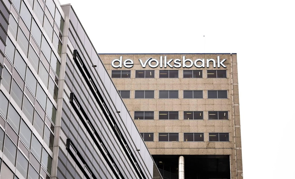 Heinen grijpt niet in bij Volksbank, ondanks verzoek Kamer