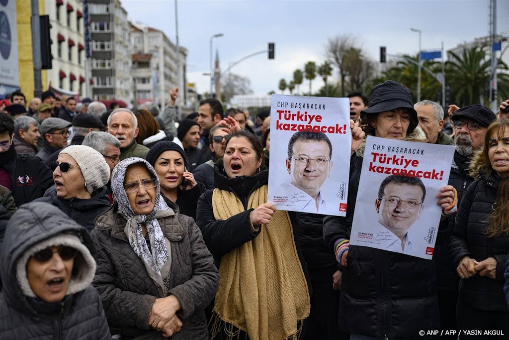 Aangehouden burgemeester Istanbul klaagt over vervolging