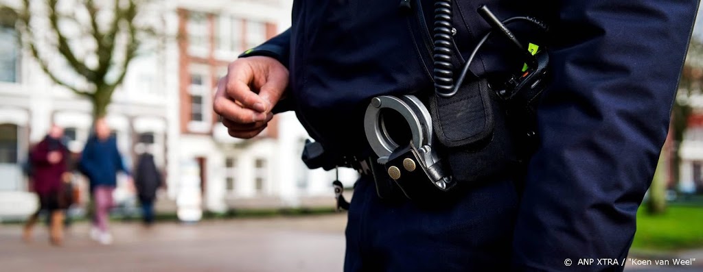 Politie stuurt mensen weg uit te druk Zuiderpark in Den Haag