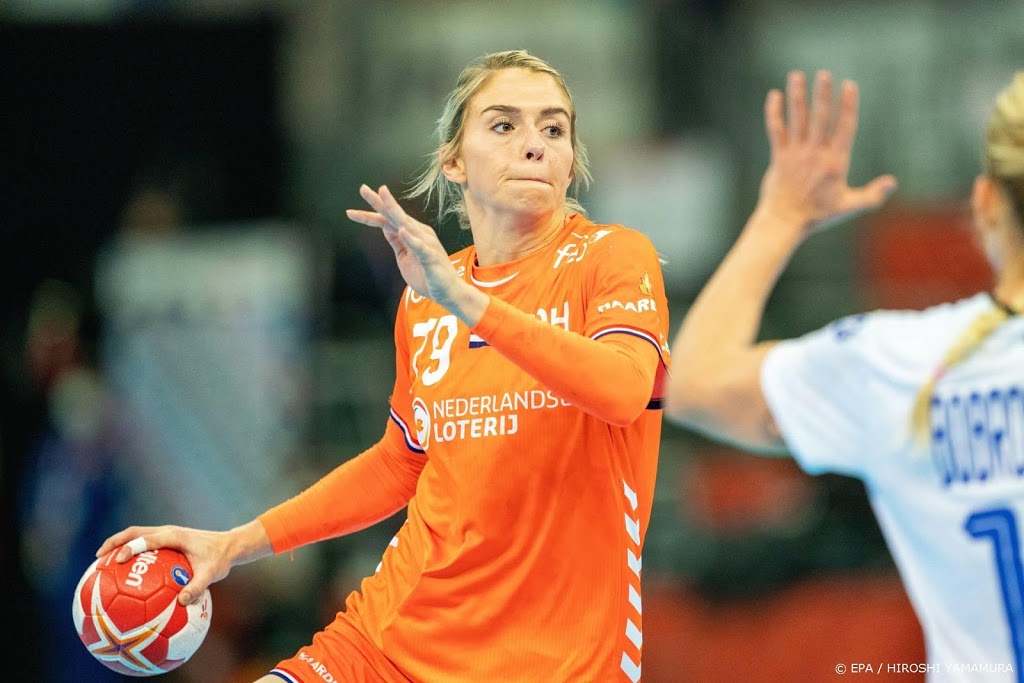 Handbalster Polman haakt vanwege quarantaine af bij Oranje