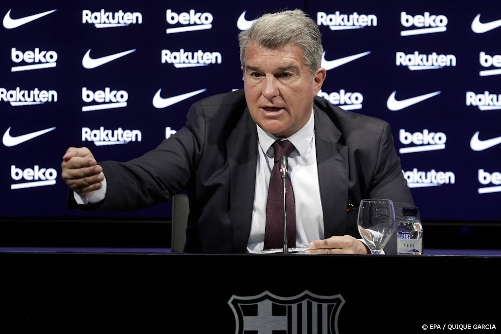 Laporta maakt excuses en roept fans Barcelona op terug te komen