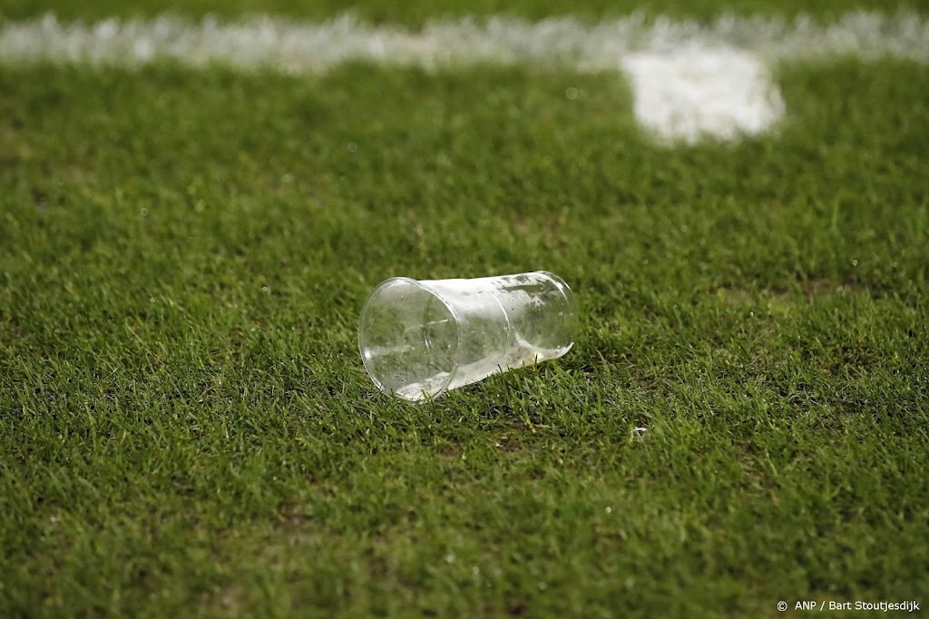 FC Twente dreigt horeca in stadion te sluiten bij wangedrag fans