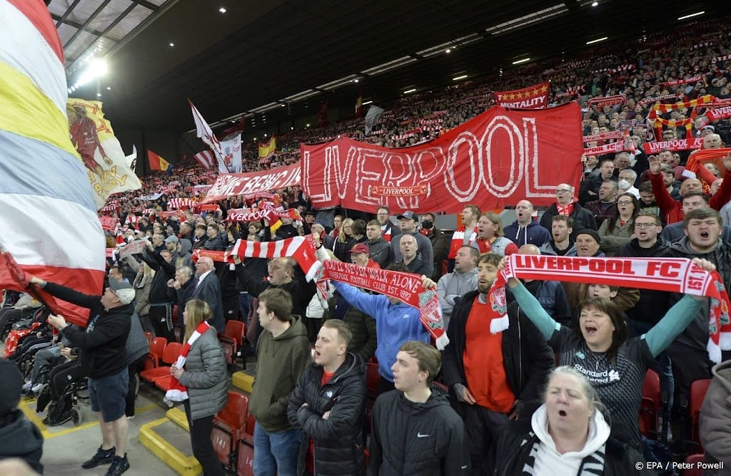 Anfield klapt in 7e minuut als steunbetuiging aan Ronaldo