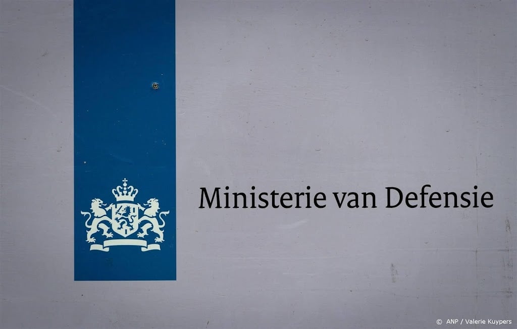 Defensiemedewerker opgepakt voor verkopen gestolen apparatuur