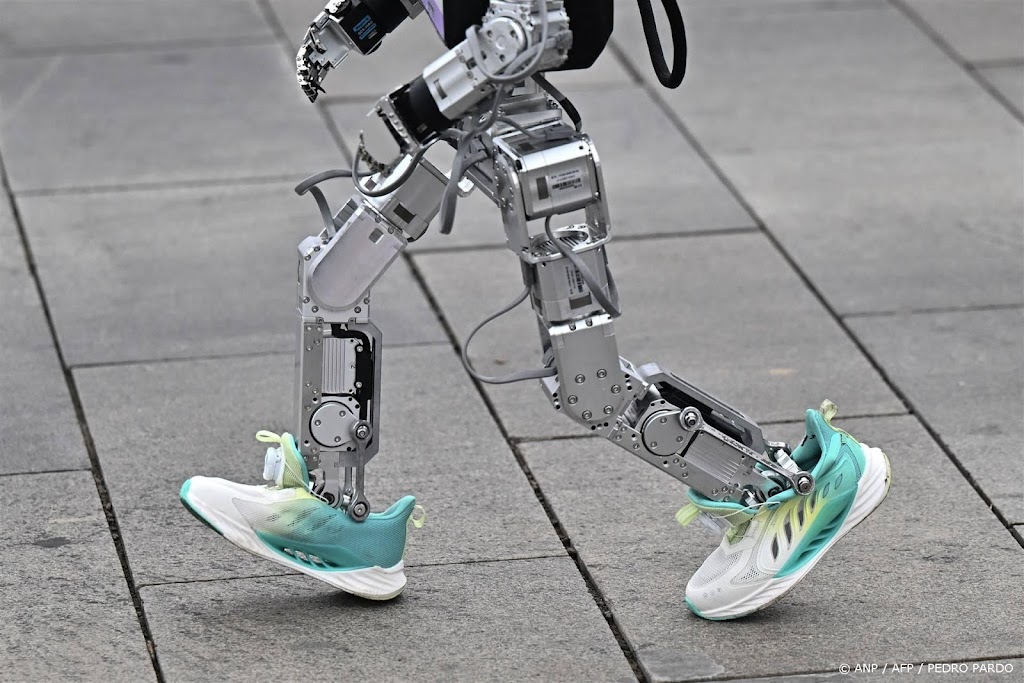 Robot kansloos tegen mens in eerste halve marathon