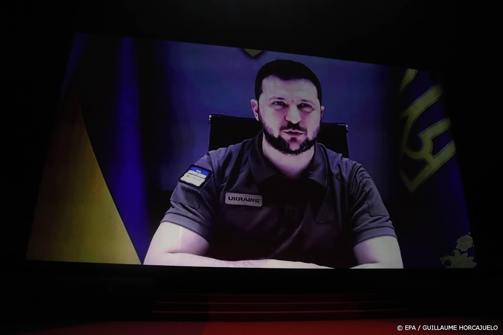Zelenski belooft hulp aan slachtoffers Russische bezetting