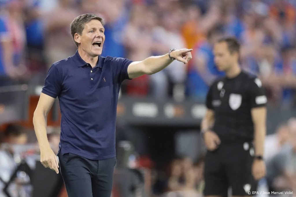 Eintracht-coach Glasner gaat na bierdouche 'paar dagen feesten'