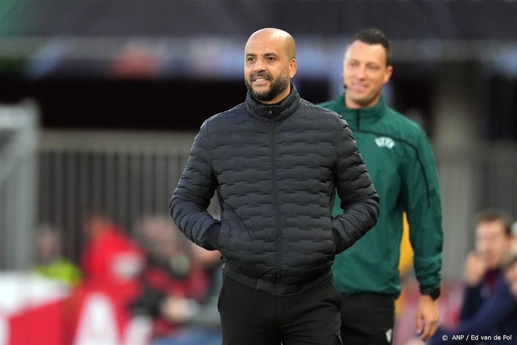 AZ-trainer Jansen schaamt zich voor rellen in stadion