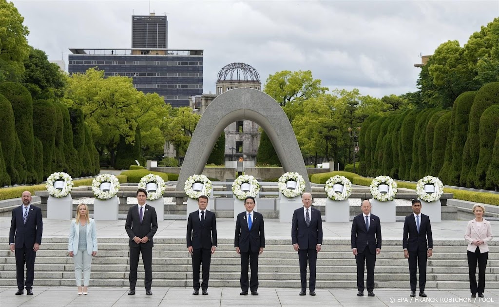 Leiders G7-landen leggen kransen in Hiroshima