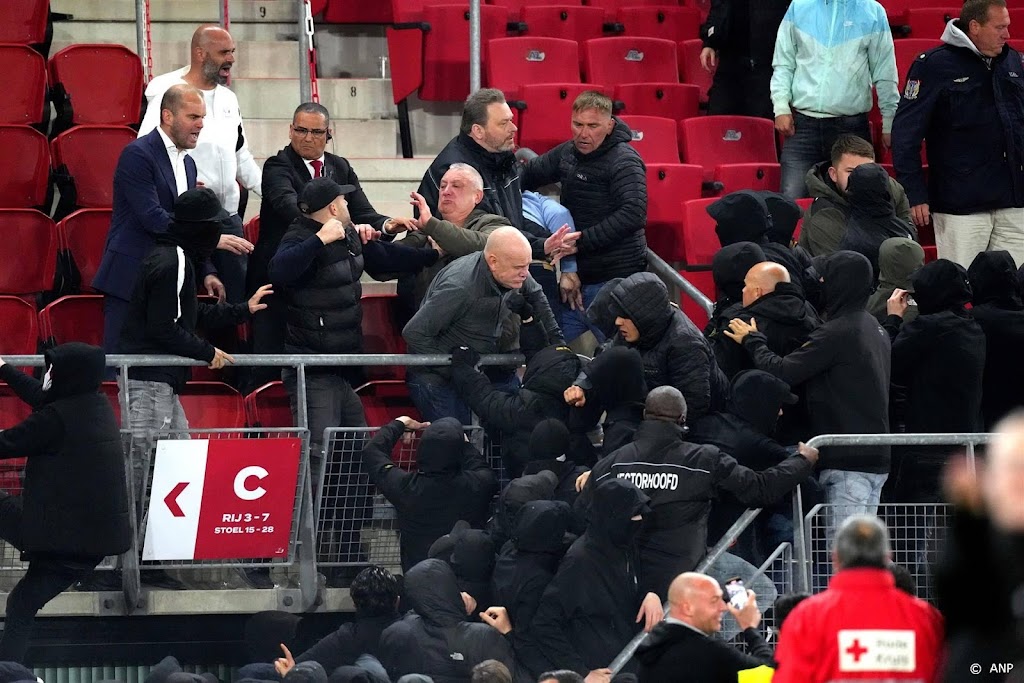 Britse media: vreselijke taferelen bij AZ tegen West Ham