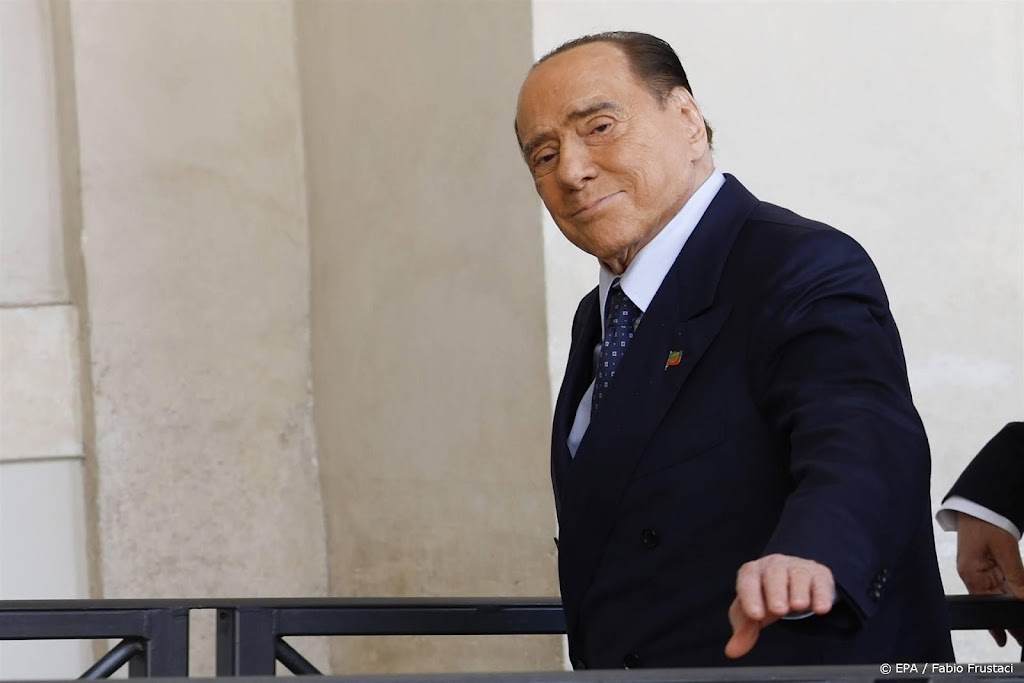 Berlusconi na anderhalve maand ontslagen uit het ziekenhuis