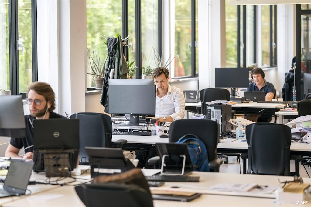 Drie op de tien werknemers kunnen minder thuiswerken, zegt CNV
