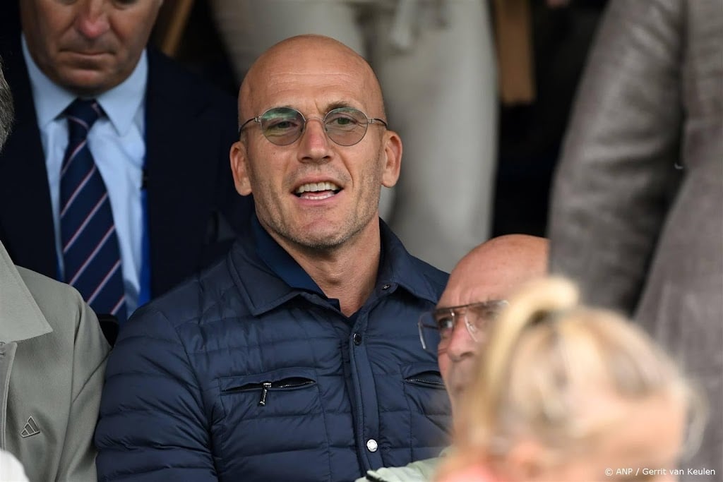 Technisch directeur Kroes betreurt vertrek coach Farioli bij Ajax