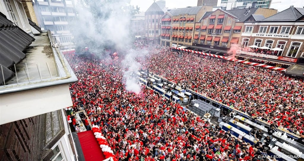 Veertien agenten gewond en 22 aanhoudingen na kampioensfeest PSV
