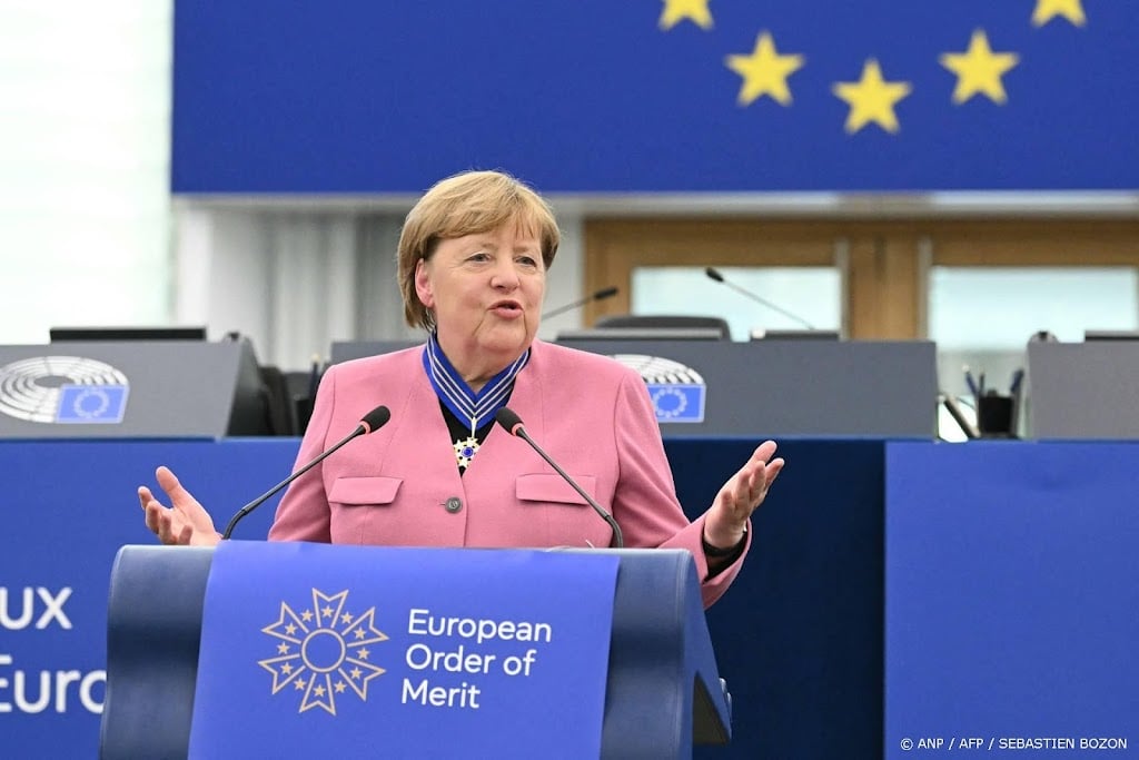 EU-erelintje uitgereikt aan Angela Merkel