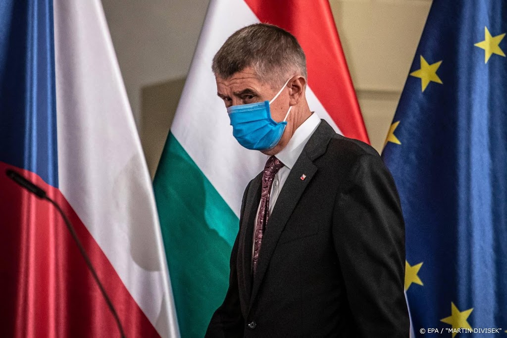 Europees Parlement richt pijlen op premier Tsjechië