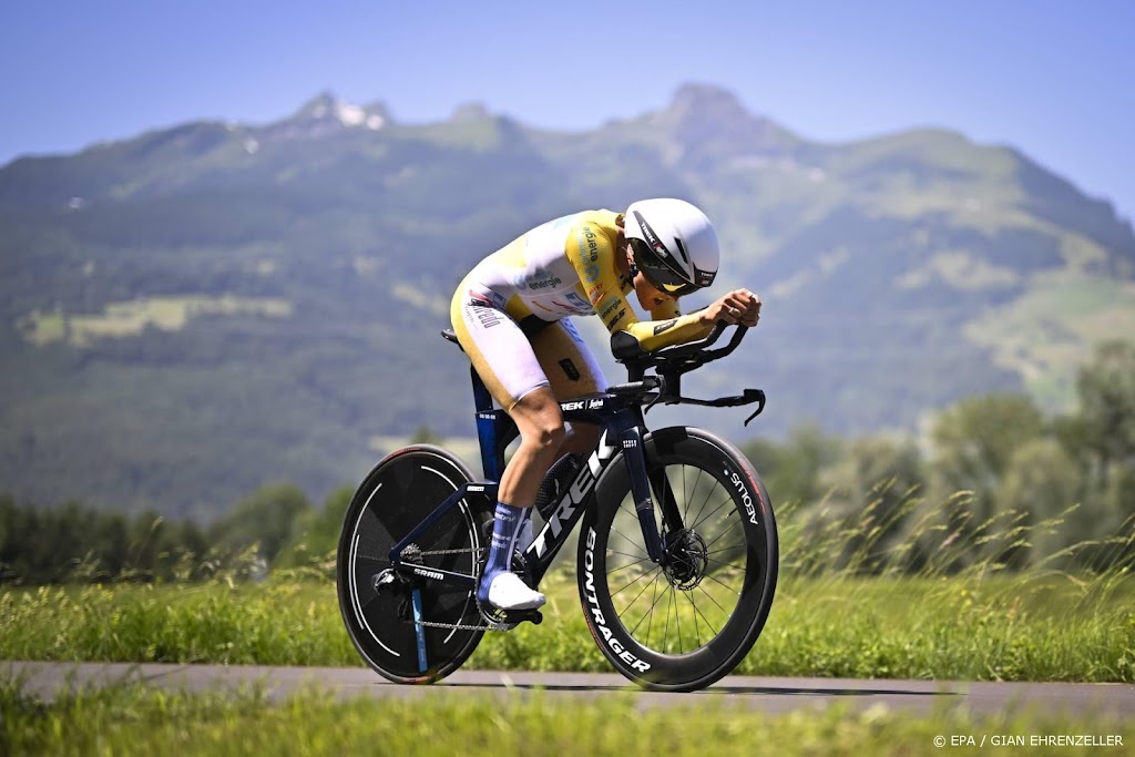 Wielrenster Brand raakt leiding in Ronde van Zwitserland kwijt