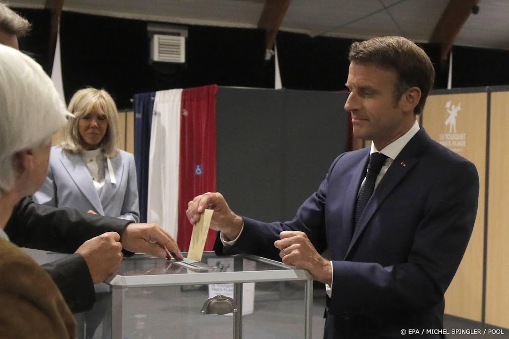 Franse president Macron verliest parlementsmeerderheid