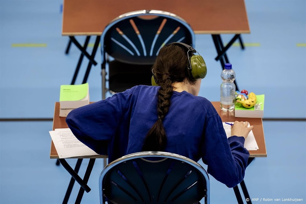 Middelbare scholieren beginnen aan herkansingen voor eindexamen