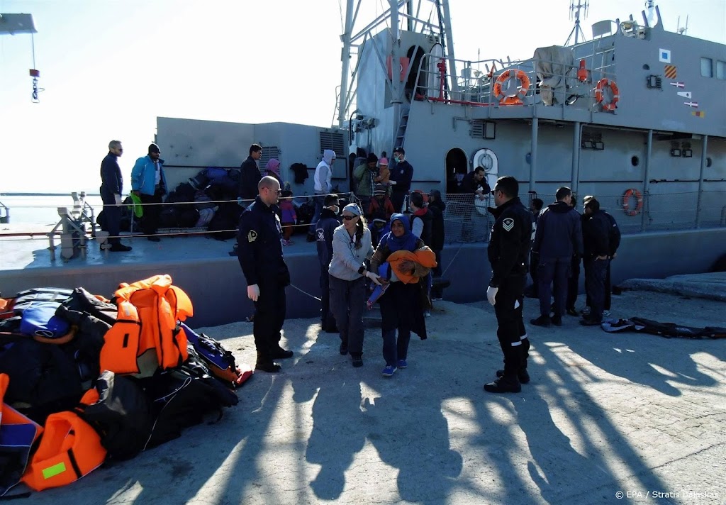 Griekse kustwacht redt tientallen migranten op zee