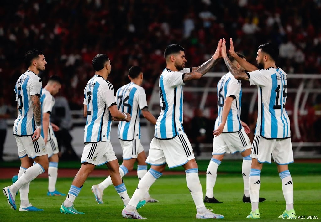 Argentinië wint zonder Messi met 2-0 van Indonesië