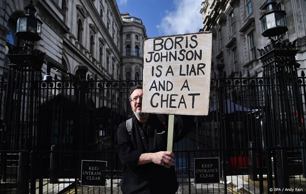 Brits parlement doet ex-premier Johnson in de ban na partygate