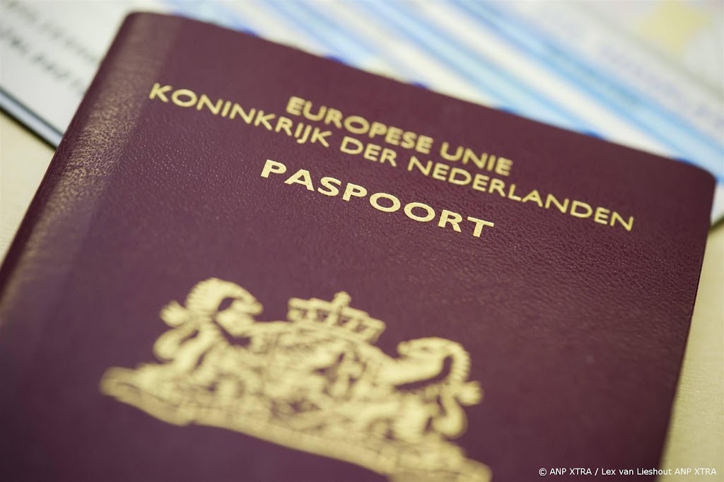 Kamer wil paspoort voor Surinamers zonder papieren, blije reacties