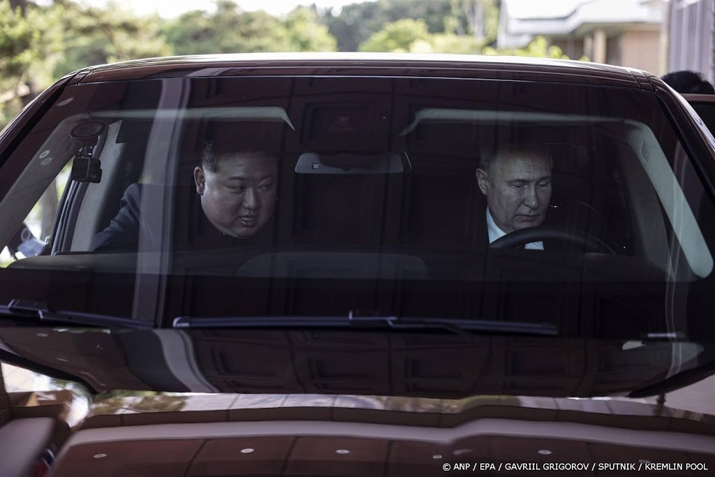 Dictator Kim maakt ritje met Poetin achter het stuur