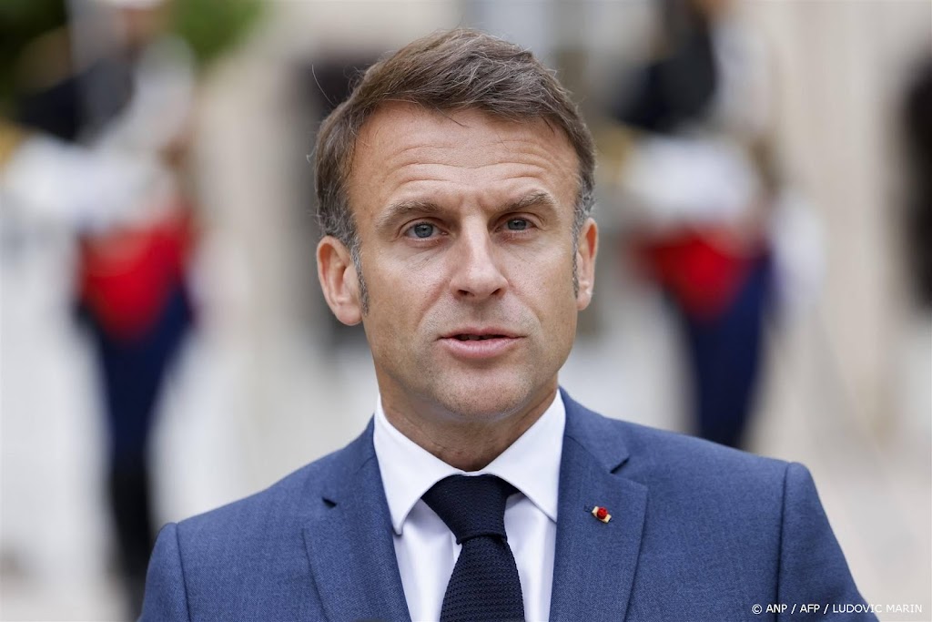 Macron veroordeelt antisemitisme na misdaad bij Parijs