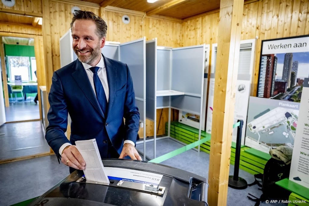 Minister De Jonge komt met wet om hulp in stemhok uit te breiden 