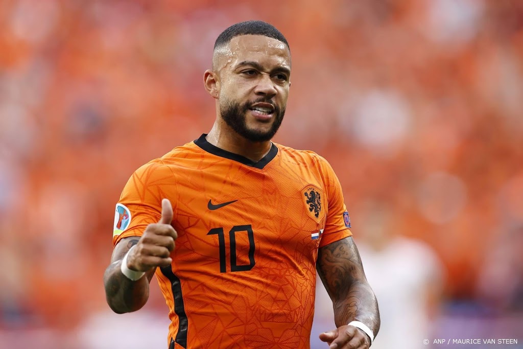 Depay meldt zich vol ambitie bij FC Barcelona