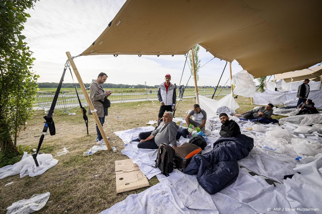 Enkele honderden mensen sliepen buiten in Ter Apel