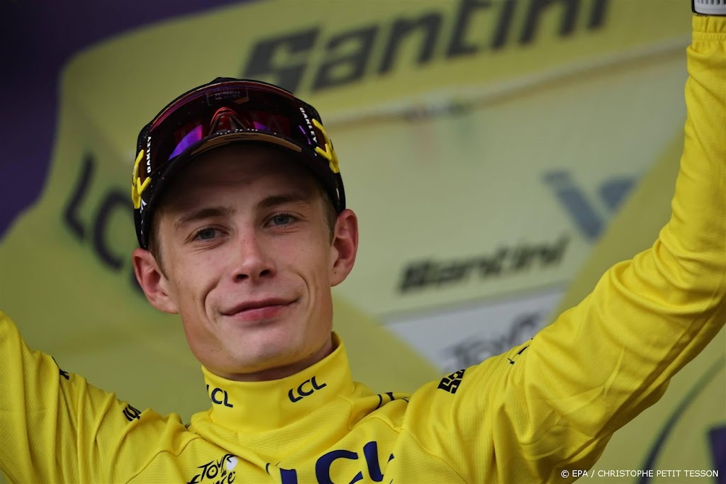 Tourpeloton bereikt hoogste punt in zeventiende etappe