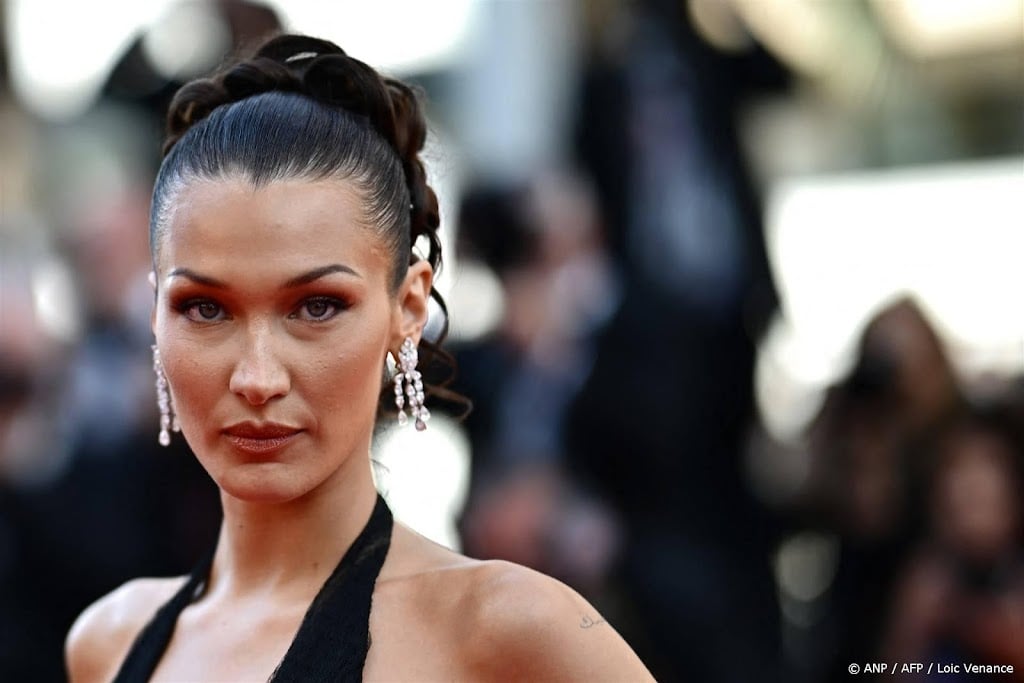 Bella Hadid na ophef niet langer gezicht van Adidas-campagne
