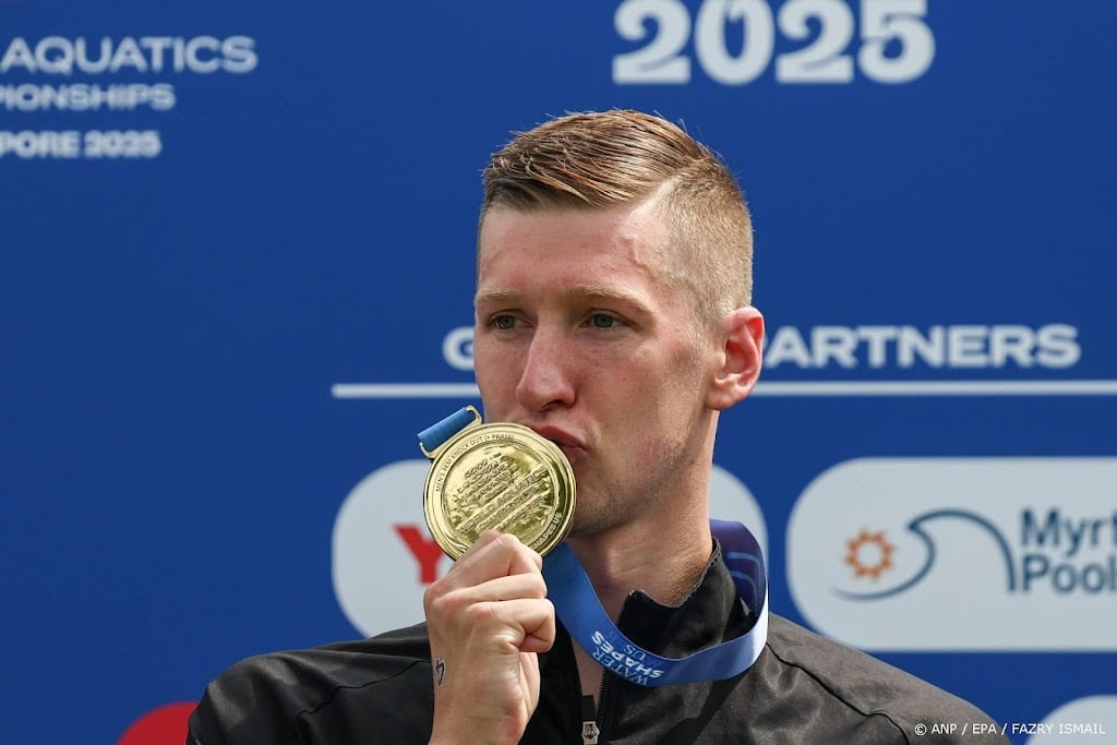 Zwemmer Wellbrock wint derde wereldtitel op open water 