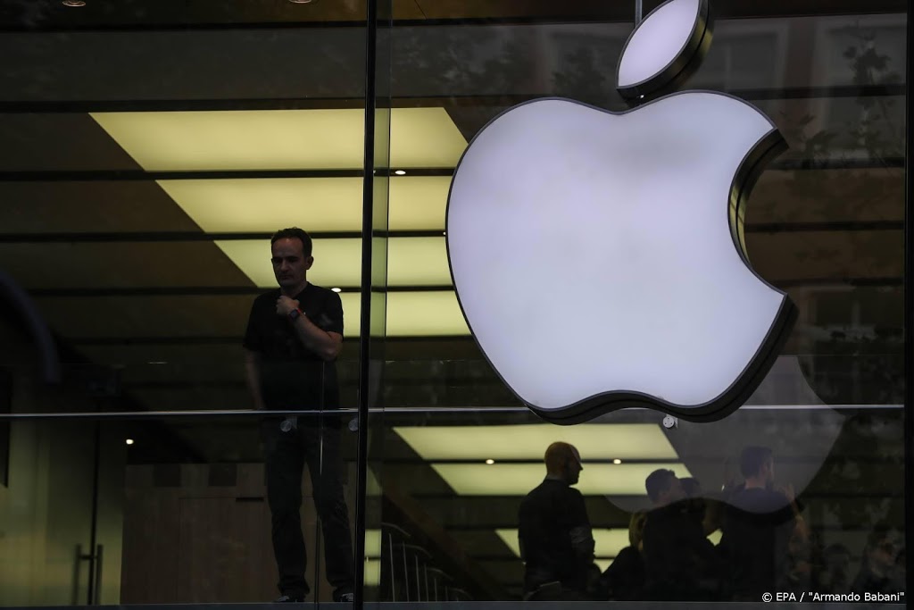 Apple doorbreekt qua beurswaarde grens van 2 biljoen dollar 
