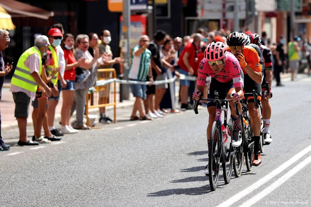 Nielsen blijft Roglic voor in laatste meters zesde etappe Vuelta