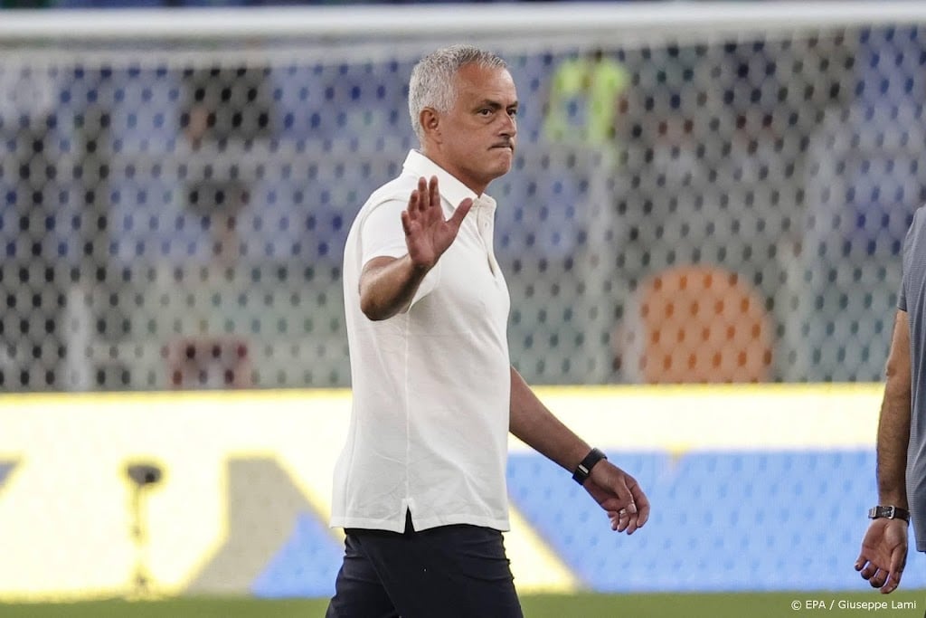 Trainer Mourinho wint bij officiële debuut met AS Roma