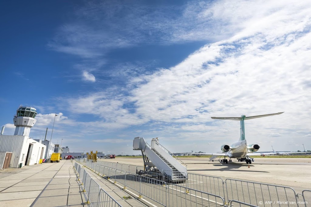 Dura Vermeer knapt landingsbaan Limburgs vliegveld op