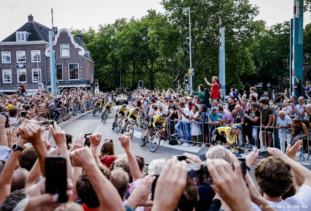Gesink leider in Vuelta na winst ploegentijdrit in Utrecht