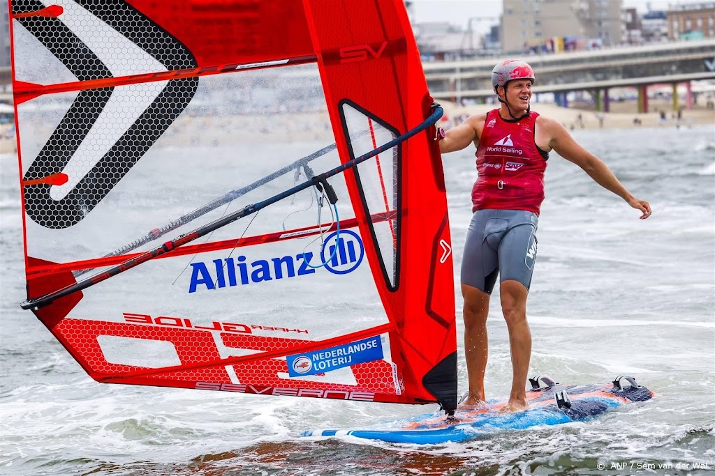 Windfoiler Van Opzeeland pakt wereldtitel in Den Haag