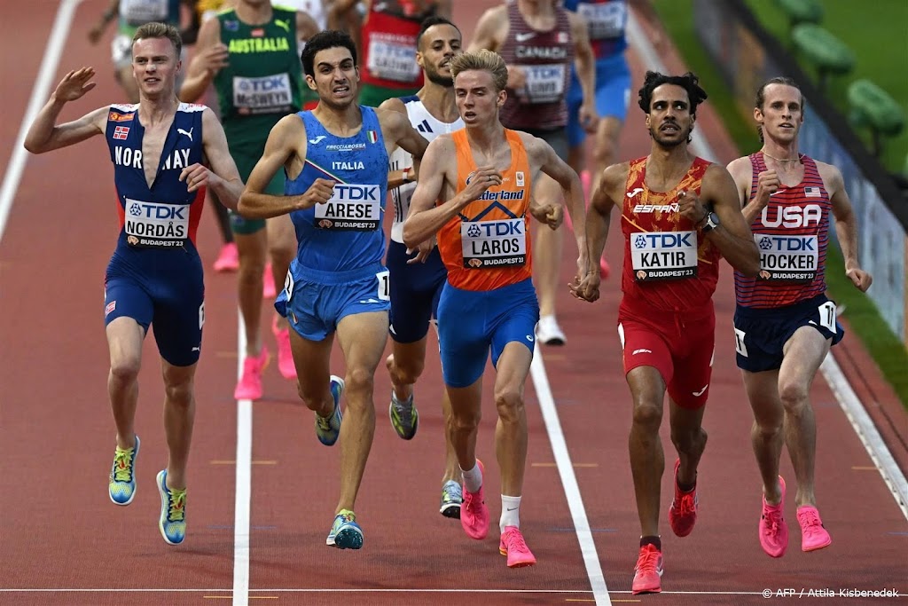 Laros (18) wint serie en is door naar halve finales 1500 meter