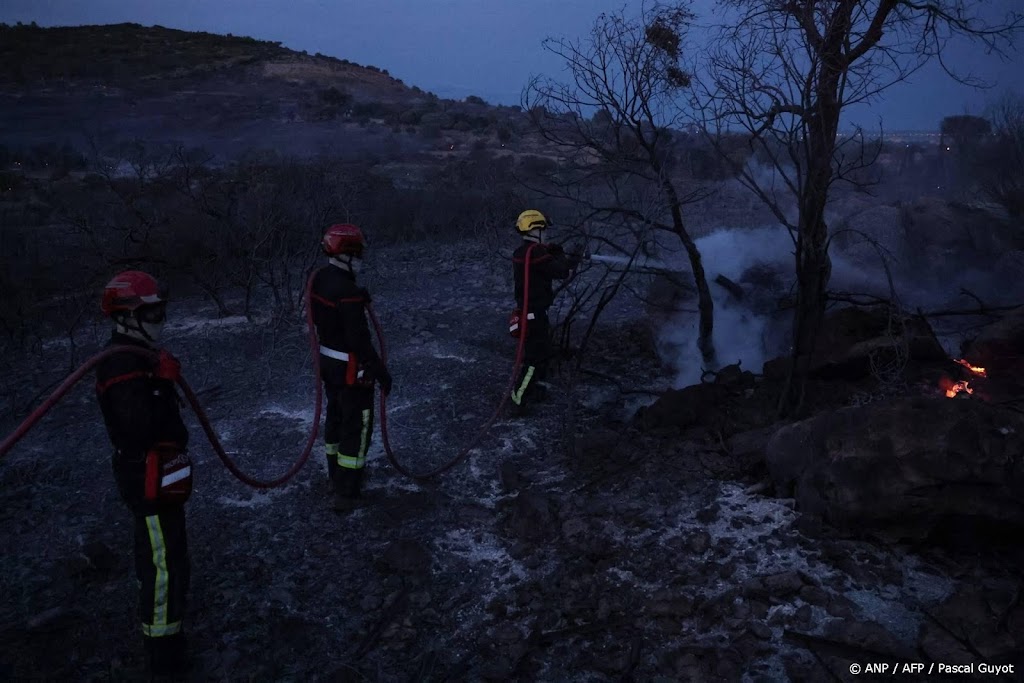 Tijdelijke evacuatie camping om bosbrand aan Franse zuidkust